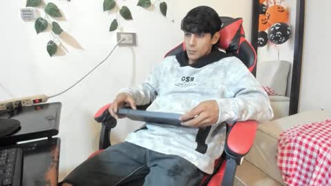 Snapshot of axel_rosse2 chatting on November 3, 11:59 pm axel_rosse2 online show from November 3, 11:59 pm