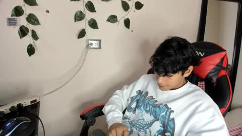 Snapshot of axel_rosse2 chatting on November 17, 10:48 pm axel_rosse2 online show from November 17, 10:48 pm