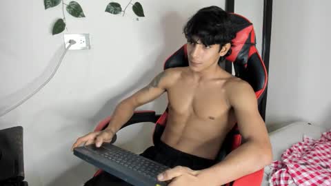 Snapshot of axel_rosse2 chatting on November 24, 10:53 pm axel_rosse2 online show from November 24, 10:53 pm