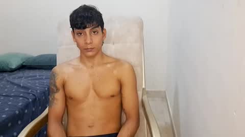 Snapshot of axel_rosse2 chatting on January 14, 10:43 am axel_rosse2 online show from January 14, 10:43 am