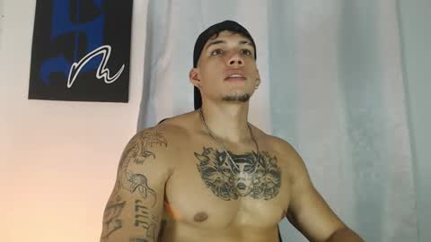 INDEPENDENT MODEL  online show from January 31, 7:51 pm