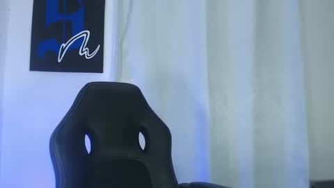 INDEPENDENT MODEL  online show from February 17, 8:15 pm