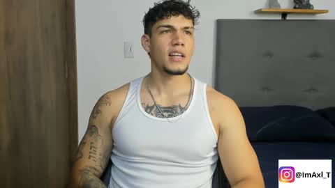 INDEPENDENT MODEL  online show from November 12, 7:13 pm