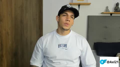 INDEPENDENT MODEL  online show from December 3, 8:29 pm