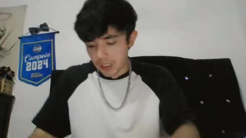 Snapshot of axel_wolf1 chatting on June 14, 6:10 pm axel_wolf1 online show from June 14, 6:10 pm
