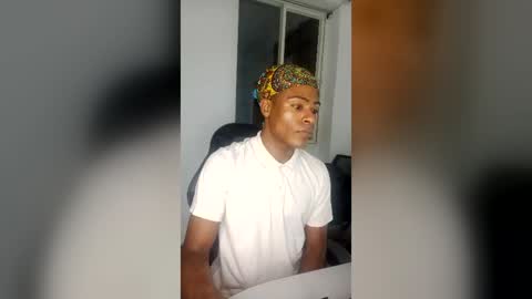 Snapshot of axelbycortez chatting on August 3, 7:50 pm axelbycortez online show from August 3, 7:50 pm