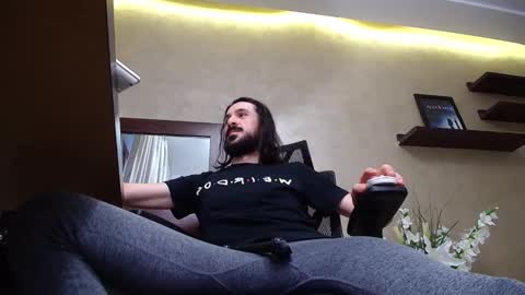 AxelColton online show from December 17, 6:24 am