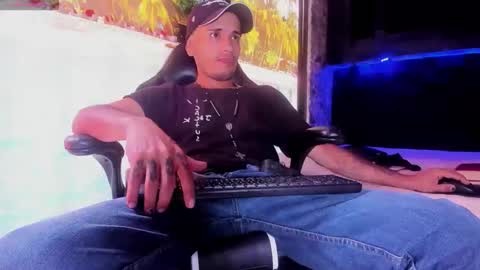 Axell Cross2 online show from March 14, 2:00 pm