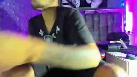 Snapshot of axell_cross2 chatting on June 11, 2:33 am Axell Cross2 online show from June 11, 2:33 am