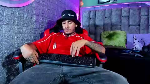 Snapshot of axell_cross2 chatting on July 3, 5:36 am Axell Cross2 online show from July 3, 5:36 am