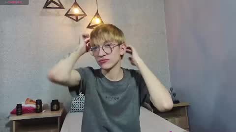 Snapshot of axell_stone chatting on June 16, 8:55 pm axell_stone online show from June 16, 8:55 pm