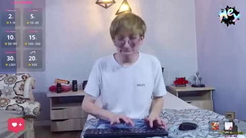 Snapshot of axell_stone chatting on July 9, 10:14 pm axell_stone online show from July 9, 10:14 pm