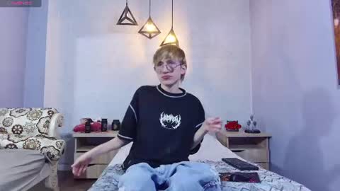 Snapshot of axell_stone chatting on July 11, 9:38 pm axell_stone online show from July 11, 9:38 pm