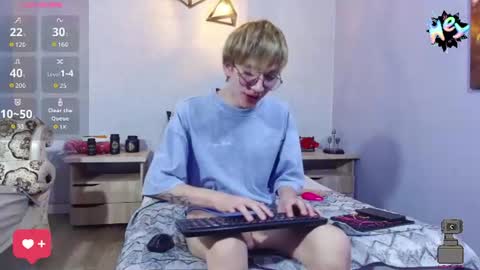 Snapshot of axell_stone chatting on July 14, 8:36 pm axell_stone online show from July 14, 8:36 pm