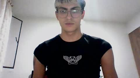 Snapshot of axellatino_ chatting on December 2, 12:19 am Axel online show from December 2, 12:19 am