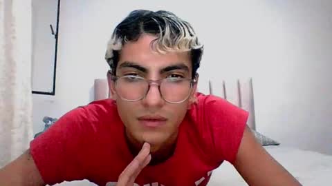 Snapshot of axellatino_ chatting on December 11, 1:15 am Axel online show from December 11, 1:15 am