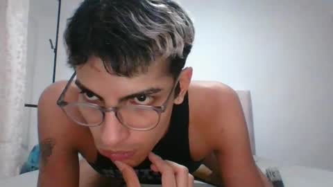 Snapshot of axellatino_ chatting on December 24, 12:11 am Axel online show from December 24, 12:11 am