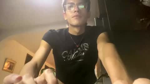 Snapshot of axellatino_ chatting on December 30, 6:53 am Axel online show from December 30, 6:53 am