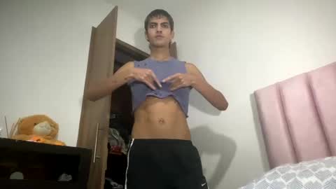 Snapshot of axellatino_ chatting on January 3, 1:38 am Axel online show from January 3, 1:38 am