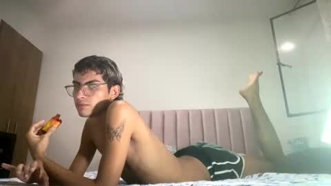 Snapshot of axellatino_ chatting on January 3, 4:44 am Axel online show from January 3, 4:44 am