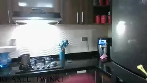 Snapshot of axellatino_ chatting on October 18, 2:14 am Axel online show from October 18, 2:14 am