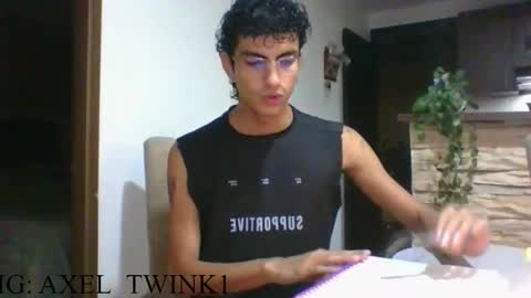 Snapshot of axellatino_ chatting on October 19, 1:06 am Axel online show from October 19, 1:06 am