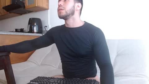 Snapshot of axellblue chatting on March 3, 4:13 pm axellblue online show from March 3, 4:13 pm