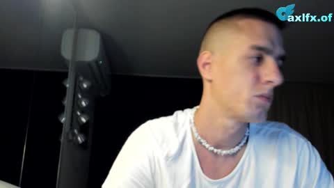 Axl online show from October 24, 12:41 am