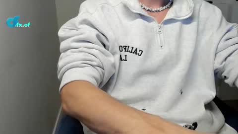 Axl online show from November 22, 9:25 pm