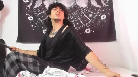 Snapshot of axl_kush_ chatting on June 23, 3:21 pm Axel Kush online show from June 23, 3:21 pm