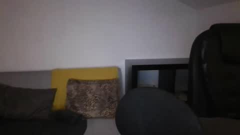Snapshot of axuepetitt chatting on April 27, 8:51 pm axue online show from April 27, 8:51 pm