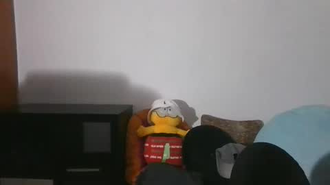 Snapshot of axuepetitt chatting on May 23, 8:24 pm axue online show from May 23, 8:24 pm
