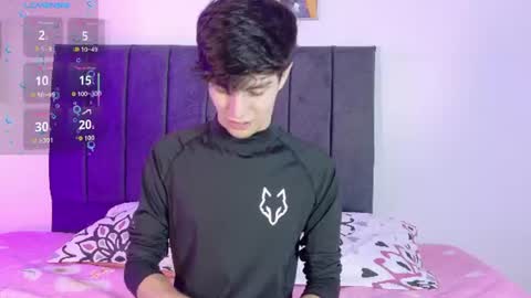 Snapshot of axxxel_twink chatting on June 25, 2:33 am Axxxel online show from June 25, 2:33 am