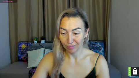 Jully online show from November 25, 6:30 pm