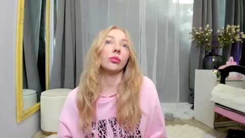 SundyRose online show from March 1, 7:32 am