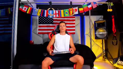Snapshot of aydenmillerdom chatting on July 4, 6:14 pm Ayden Miller online show from July 4, 6:14 pm