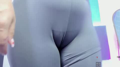 Alyda Jaramillo online show from October 24, 9:00 pm