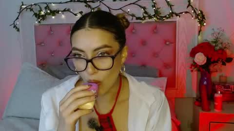 Snapshot of ayleen_m chatting on May 8, 5:35 am AYLEEN online show from May 8, 5:35 am