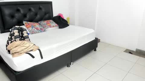 Snapshot of ayleen_miller chatting on March 2, 1:18 pm ayleen miller online show from March 2, 1:18 pm