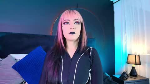 Snapshot of aylen_darkmoor chatting on May 7, 7:52 pm Aylen online show from May 7, 7:52 pm