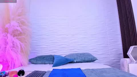 Snapshot of aylinlove_ chatting on June 11, 12:25 pm aylinlove_ online show from June 11, 12:25 pm