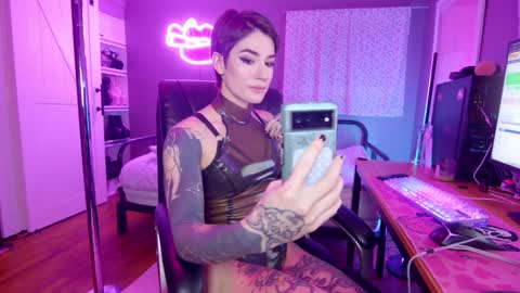 Snapshot of aynmarie chatting on March 11, 12:33 am mia rand online show from March 11, 12:33 am