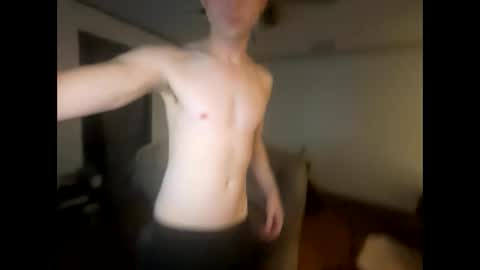 Snapshot of ayr129 chatting on December 8, 12:40 am ayr129 online show from December 8, 12:40 am