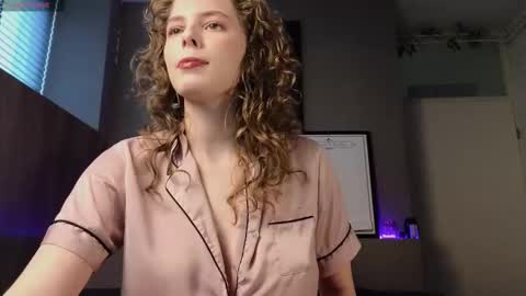 Snapshot of ayreenmoore chatting on February 8, 2:09 pm Ayreen Moore online show from February 8, 2:09 pm