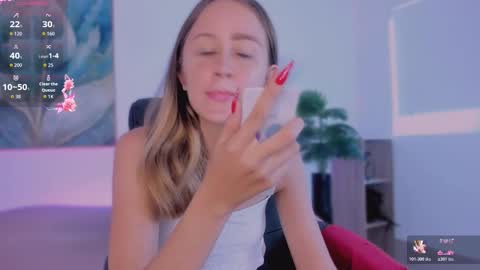 Snapshot of azahaara__ chatting on February 12, 4:24 pm azahaara__ online show from February 12, 4:24 pm