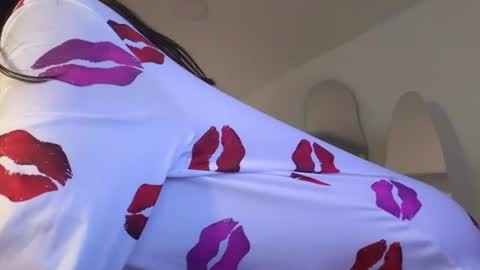Snapshot of azaleia_ chatting on June 21, 4:04 am azaleia_ online show from June 21, 4:04 am