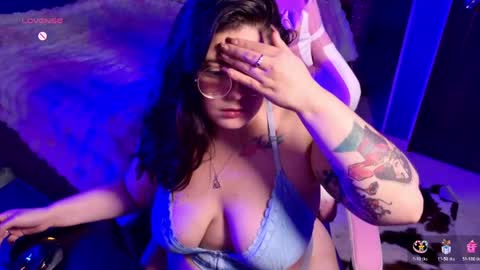 Snapshot of azamy_12 chatting on June 1, 7:21 am Amanda online show from June 1, 7:21 am