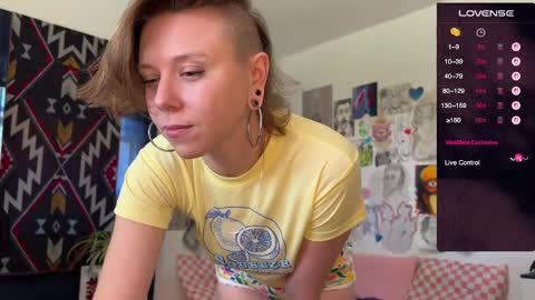 Snapshot of azeraika chatting on April 27, 4:05 pm Azerai online show from April 27, 4:05 pm