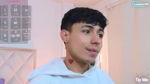 aziel_tay online show from October 15, 11:43 am
