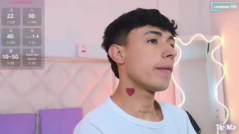aziel_tay online show from October 16, 11:33 am